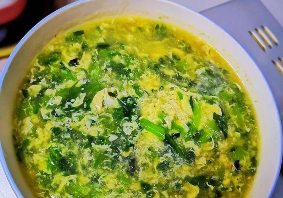 7 mẹo 'chữa cháy' khi lỡ cho nhiều muối vào món ăn - Ảnh 1.