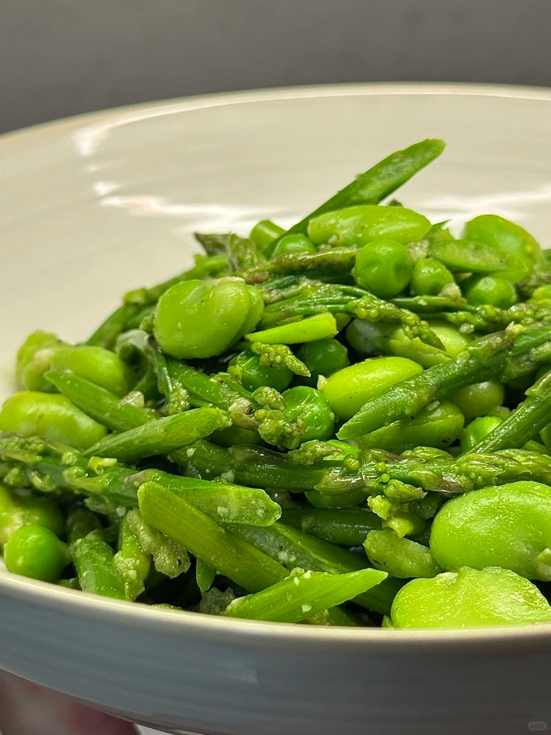 Salad của người giàu: Công thức giảm cân đang gây bão, kết hợp măng tây cùng "kho báu đen" đắt đỏ, ăn hoài không chán! - Ảnh 1.