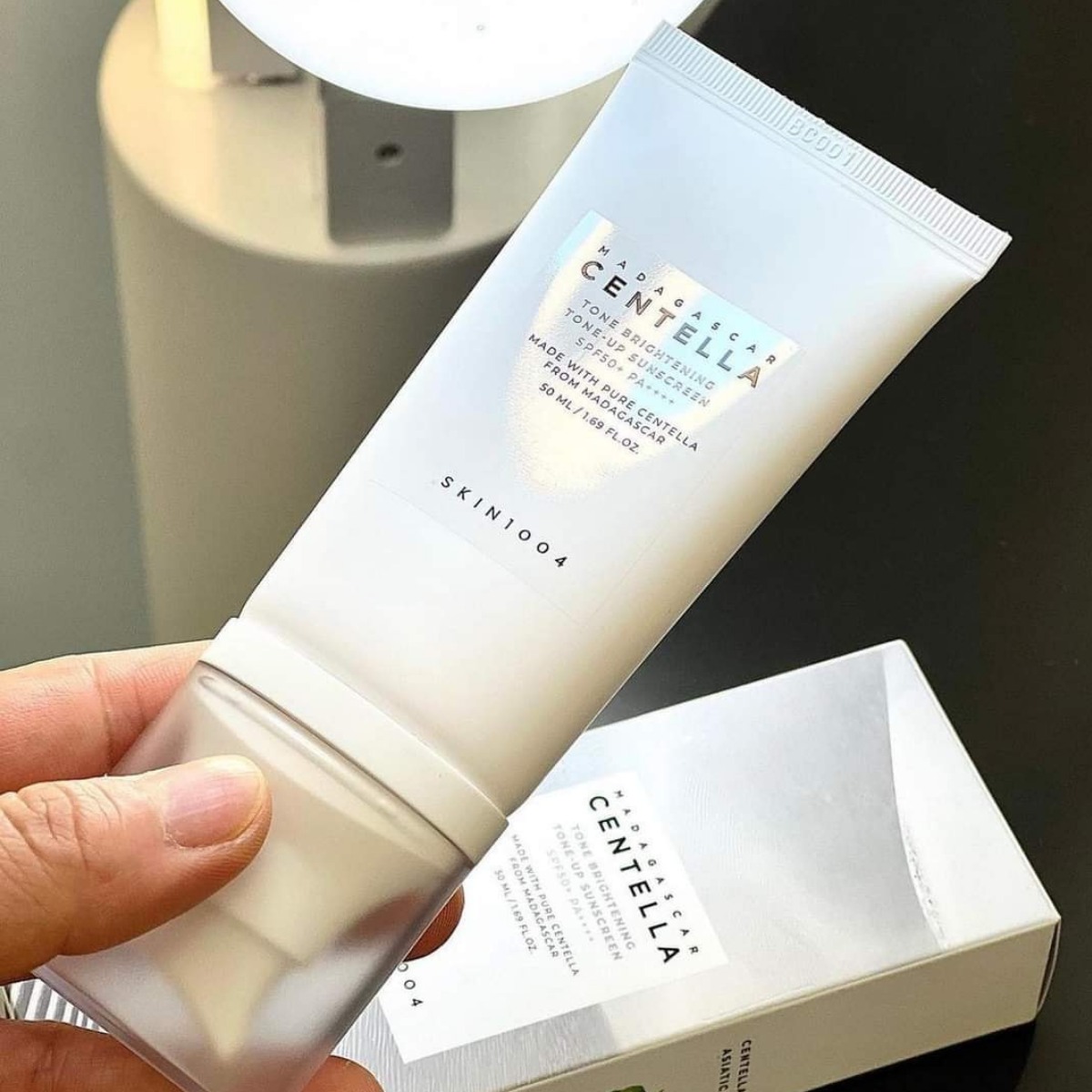 5 kem chống nắng mỏng nhẹ "thoa 10 giây là đẹp" dành cho nàng công sở bận rộn - Ảnh 4. 5 kem chống nắng mỏng nhẹ "thoa 10 giây là đẹp" dành cho nàng công sở bận rộn - Ảnh 4.