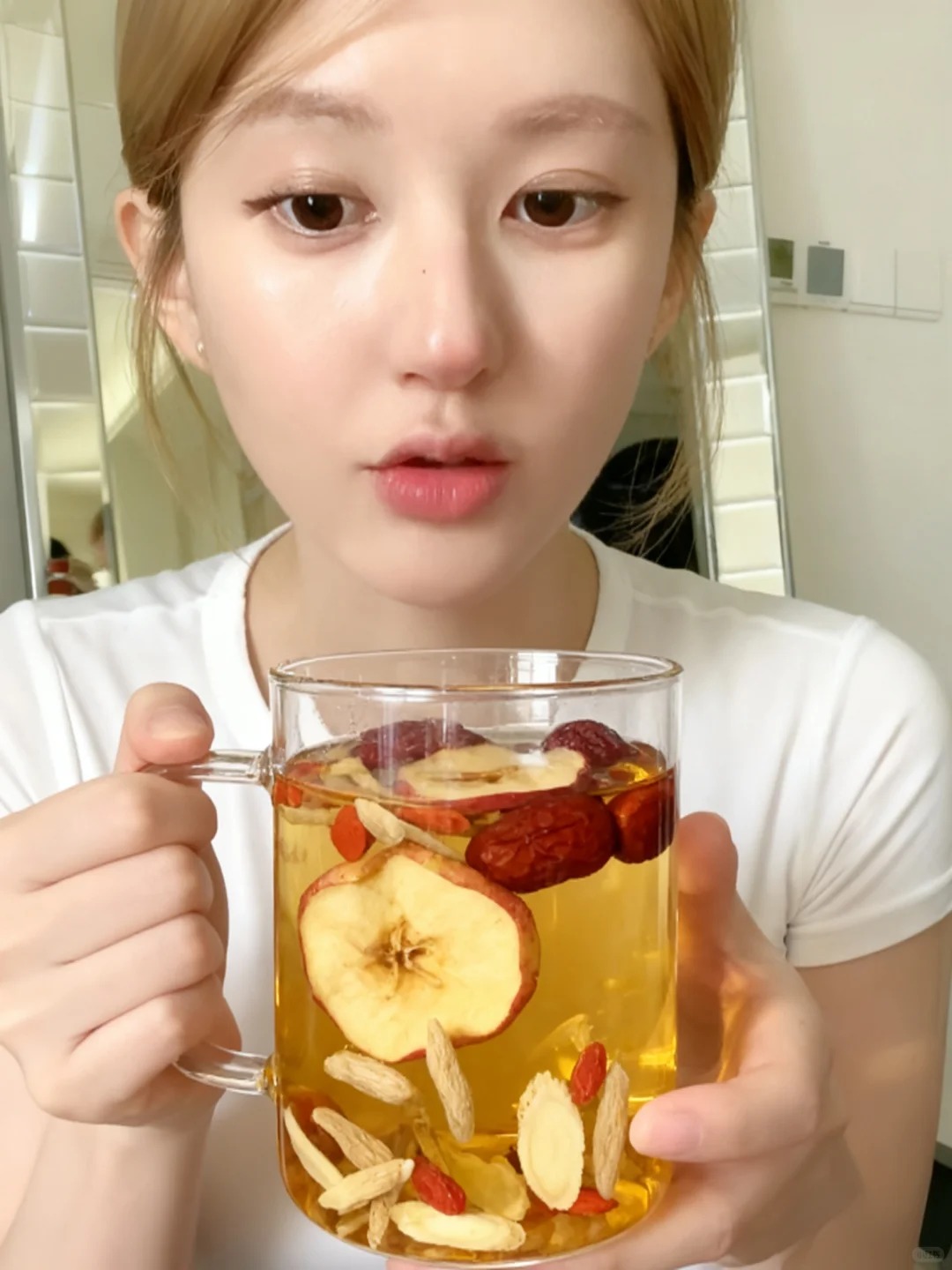 Khám phá "nước thần" của giới văn phòng: Vừa giảm cân vừa lên hương nhan sác, dễ làm đến mức người lười cũng mê! - Ảnh 1.