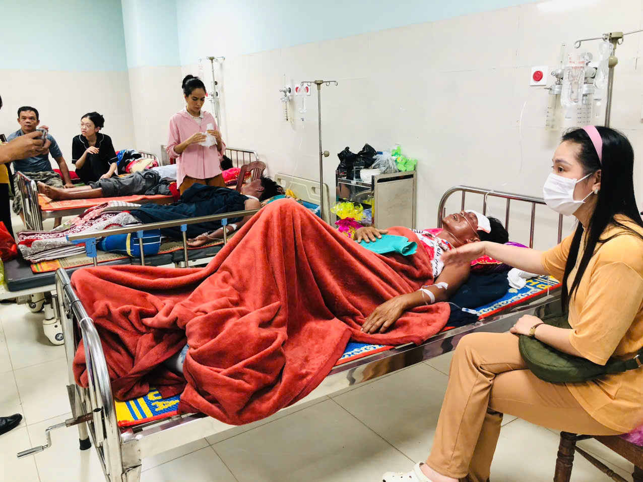 Kỳ tích cứu sống 3 người ở Lý Sơn: Thuyền trưởng kể lại giây phút nghẹt thở - Ảnh 5. Kỳ tích cứu sống 3 người ở Lý Sơn: Thuyền trưởng kể lại giây phút nghẹt thở - Ảnh 5.