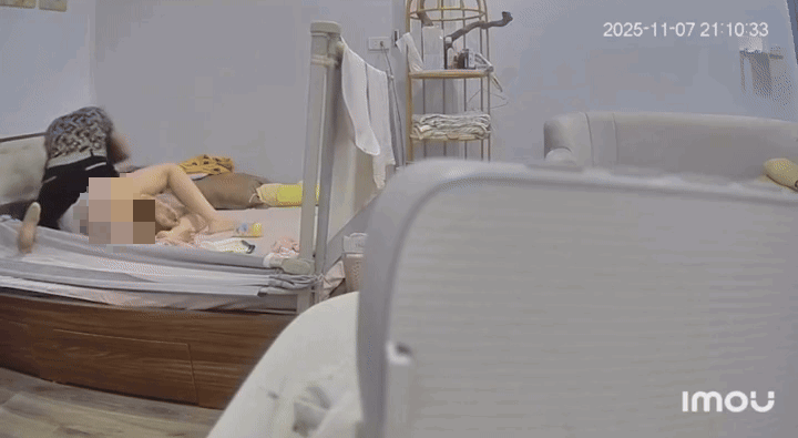 Xôn xao clip vụ mẹ chồng đè lên người, nắm tóc con dâu mới sinh gây phẫn nộ- Ảnh 2.