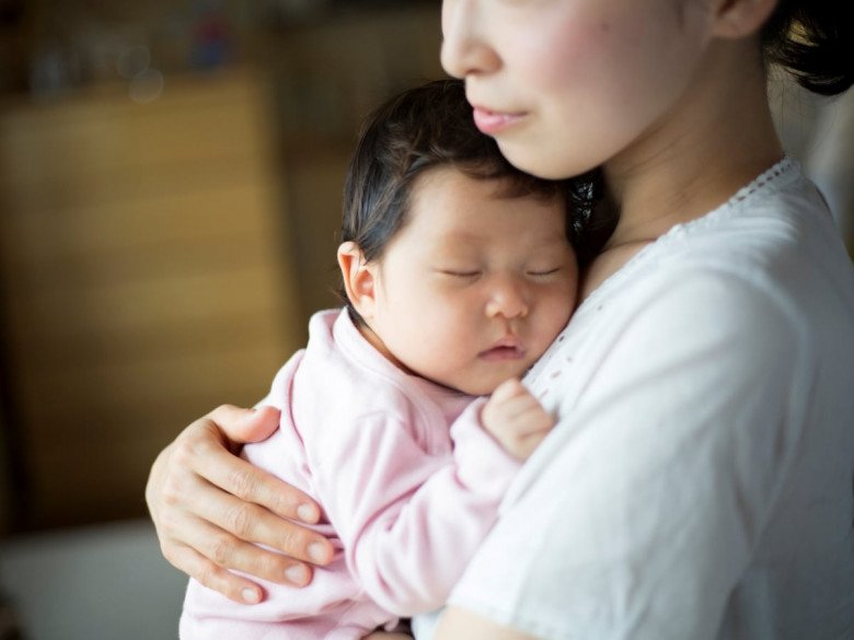 Ai cũng biết về giai đoạn bám mẹ của trẻ, nhưng làm sao để mẹ được Ai cũng biết về giai đoạn bám mẹ của trẻ, nhưng làm sao để mẹ được