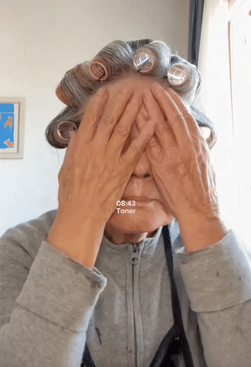 Cụ bà 82 tuổi hàng ngày vẫn đắp mặt nạ giấy mỗi tối, dưỡng ẩm với HA, trị nám với vitamin C- Ảnh 4.