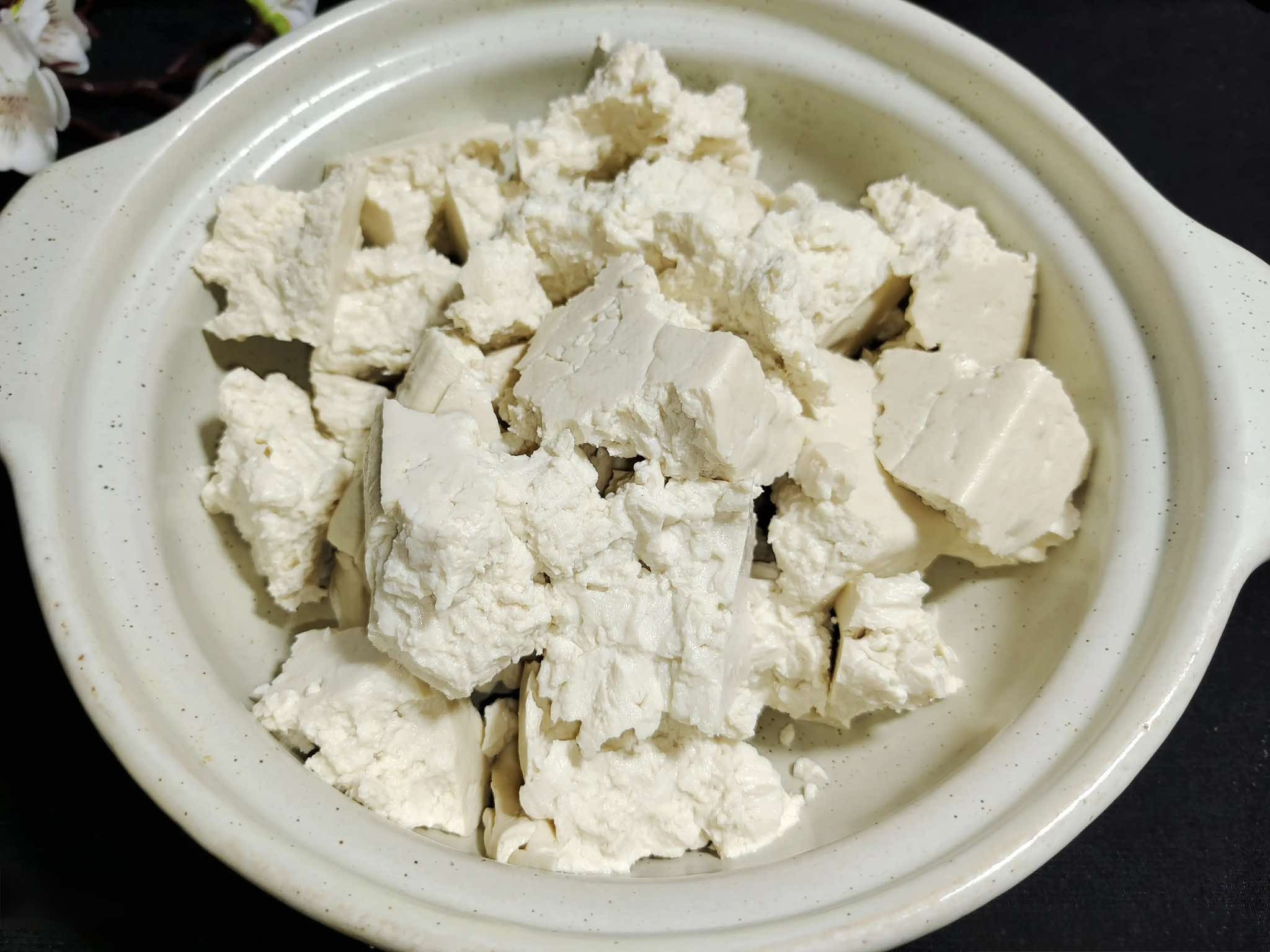 Món ăn này nhanh gọn, cực kỳ hợp ăn trong bữa cơm mùa đông: Chỉ cần đun nhỏ lửa 15 phút mà thơm mềm tuyệt hảo - Ảnh 2.