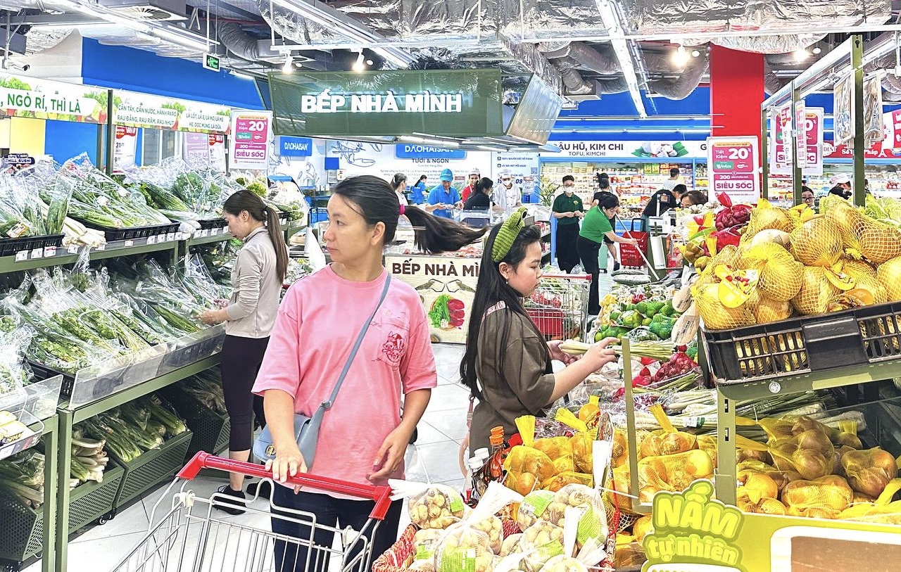 WinMart tổ chức tháng tri ân với hàng loạt ưu đãi khủng trên toàn chuỗi- Ảnh 3. WinMart tổ chức tháng tri ân với hàng loạt ưu đãi khủng trên toàn chuỗi- Ảnh 3.