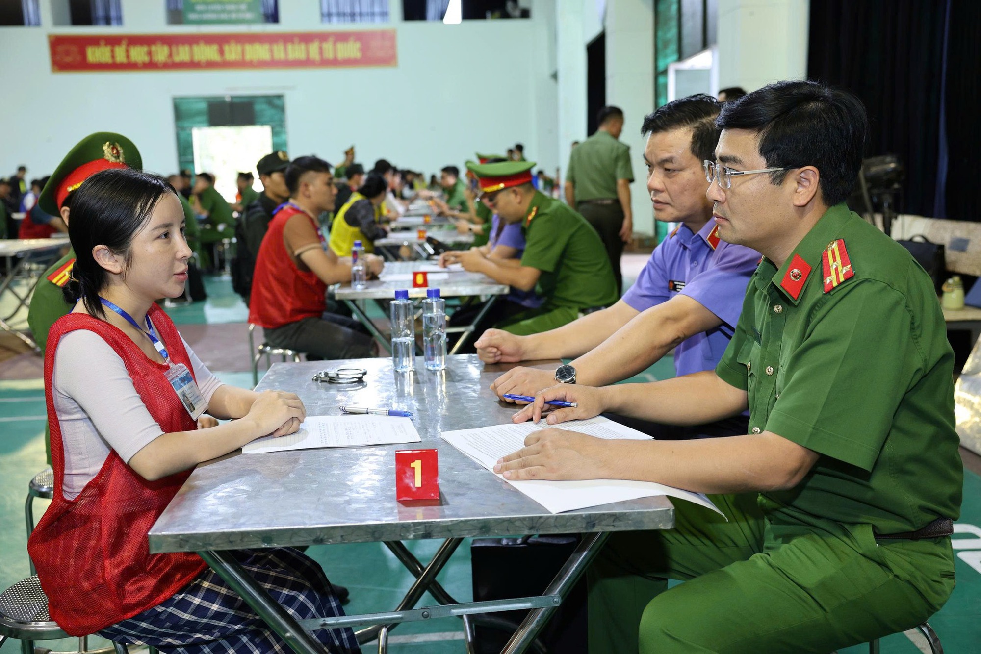 Thông tin mới vụ tổ chức lừa đảo do "bà trùm" điều hành chiếm đoạt tiền của 8.000 người dân - Ảnh 3. Thông tin mới vụ tổ chức lừa đảo do một phụ nữ Việt điều hành chiếm đoạt tiền của 8.000 người - Ảnh 3.
