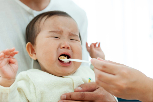 Trẻ lệch khớp cắn, chức năng ngôn ngữ bị ảnh hưởng bởi những thủ phạm không ngờ tới - Ảnh 4.