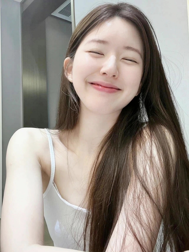 5 bí quyết chăm da của Triệu Lộ Tư: Làn da căng bóng như gương không phải tự nhiên mà có- Ảnh 2.