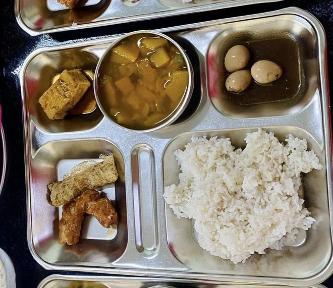 Giữa thời Giữa thời