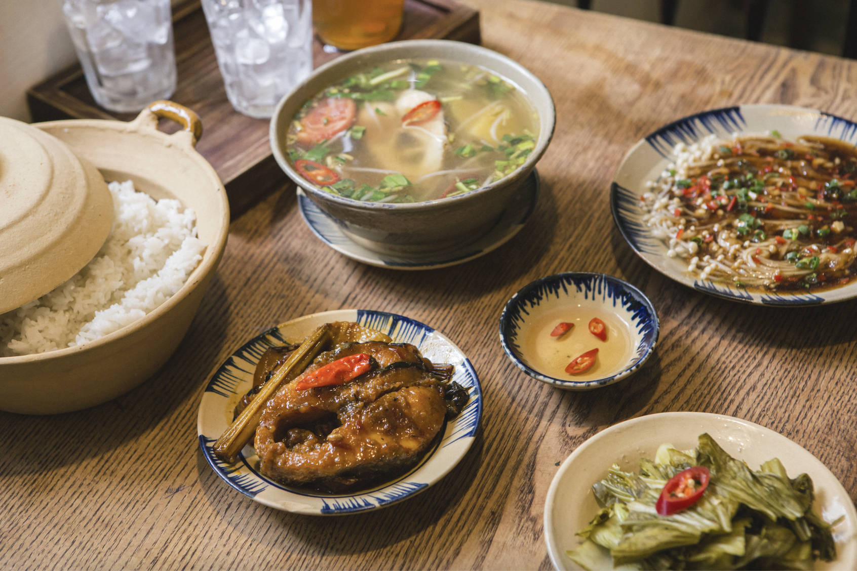 Lương Thùy Linh, Hoàng Thùy &quot;bắt đền&quot; Đỗ Hà khi tiệc cưới thiếu 2 món quan trọng - Ảnh 4.