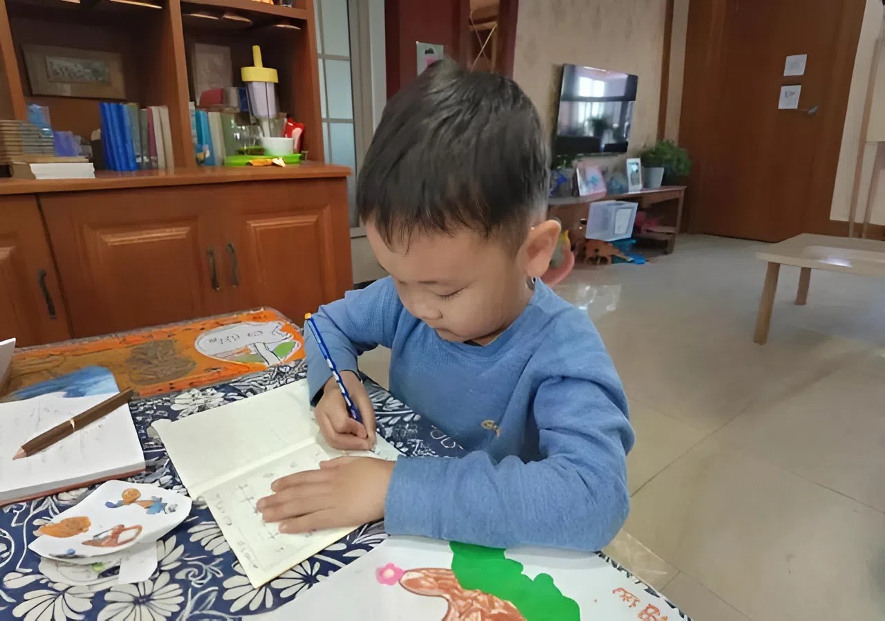 Hiệu trưởng 1 trường Mầm non nói thẳng: Nếu con có 2 đặc điểm sau thì tương lai bố mẹ không phải lo lắng chuyện học hành! - Ảnh 1.