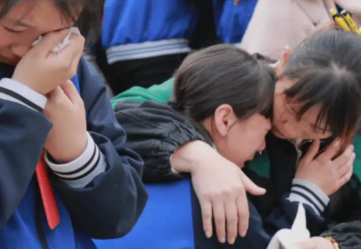 Đang lướt MXH, nữ sinh bất ngờ được thần tượng kết bạn, chưa kịp hiểu chuyện gì xảy ra, tài khoản đã bay mất hơn 140 triệu - Ảnh 1.