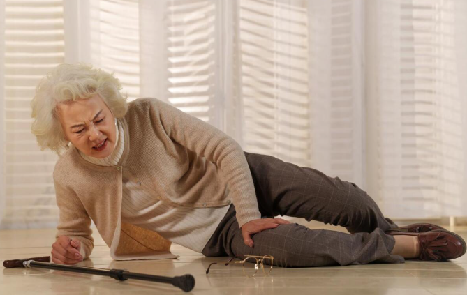 Bà lão 60 tuổi lương hưu 7 triệu đồng, tiết kiệm hơn 1 tỷ đồng vẫn sống chẳng vui: “Cả đời tằn tiện, tôi quá hối hận vì sống sai cách” - Ảnh 2.