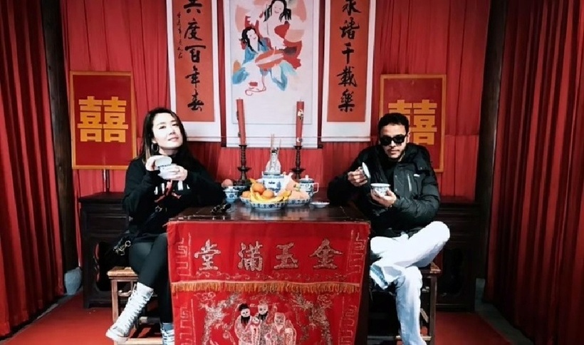 Cưới chồng trẻ hơn 9 tuổi, người phụ nữ ngỡ ngàng khi biết anh là thiếu gia Ả Rập - Ảnh 2.