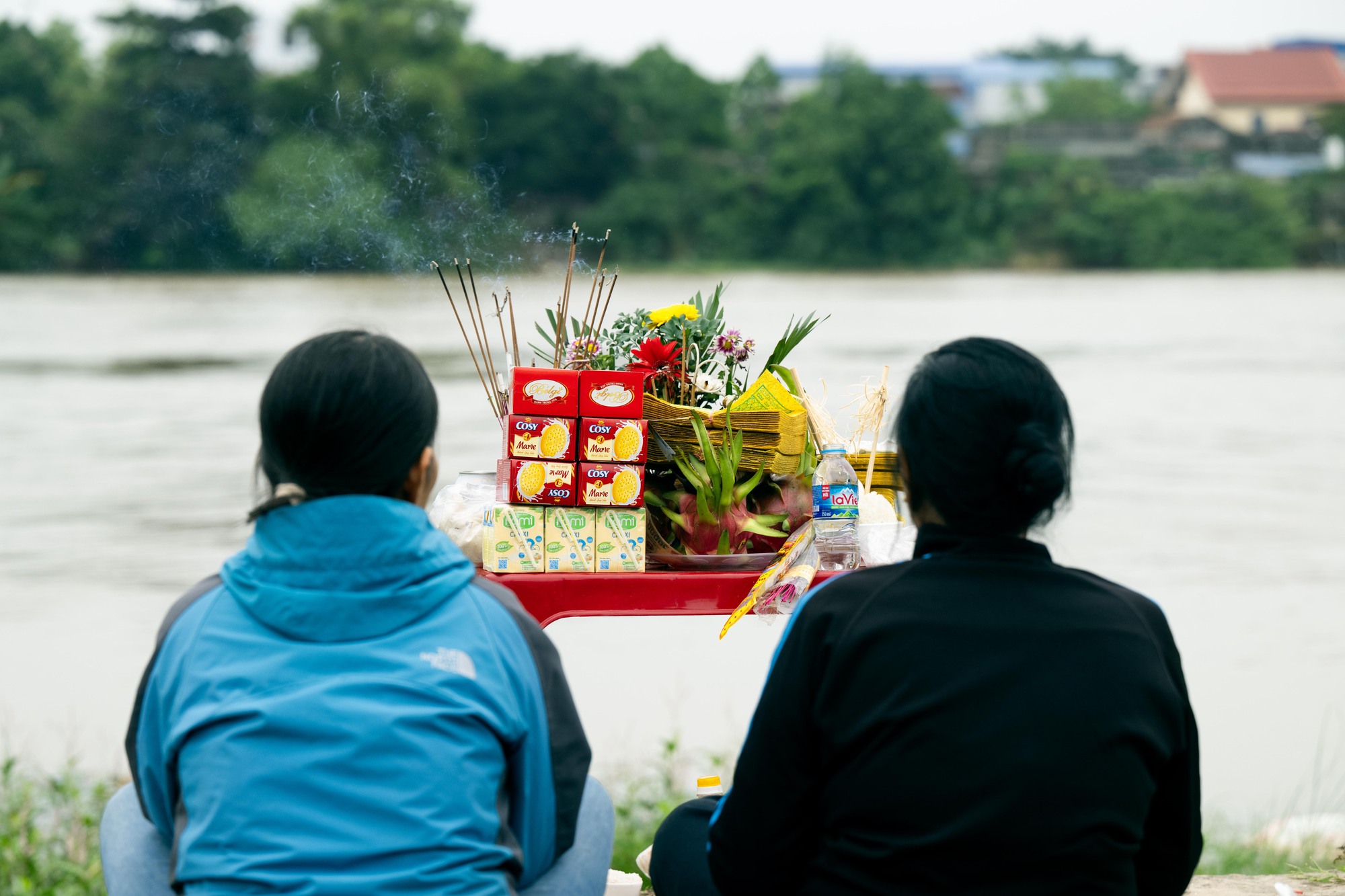 Vụ chú rể sinh năm 2002 nghi nhảy cầu trong ngày đón dâu ở Ninh Bình: Cảnh tượng tại hiện trường khiến nhiều người xót xa- Ảnh 6.