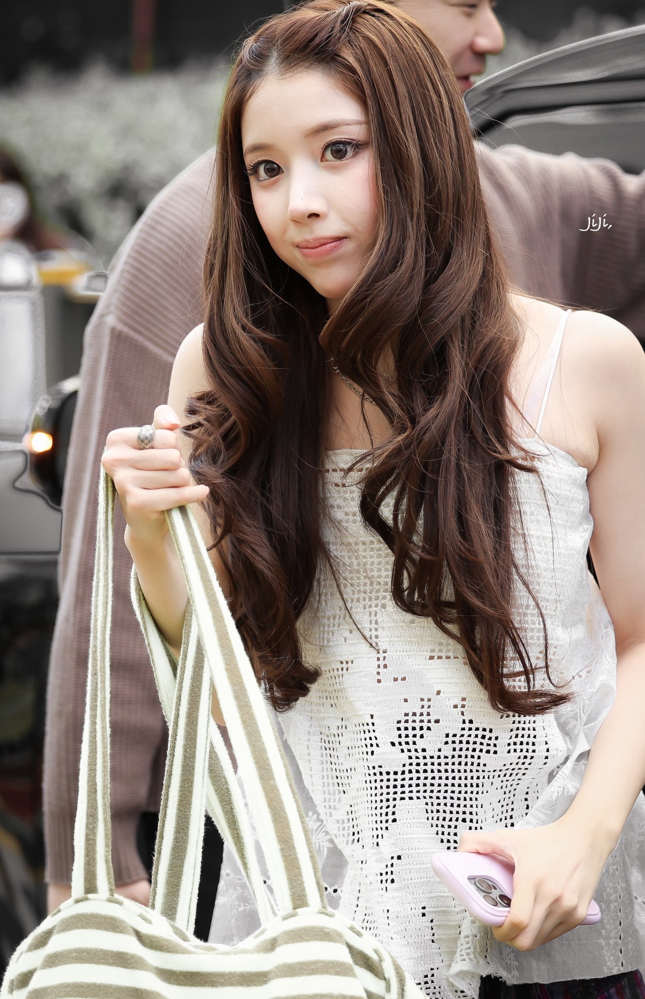 Idol 2K5 bước xuống xe tạo nên trend bùng nổ, loạt gái xinh đang phải follow- Ảnh 3.