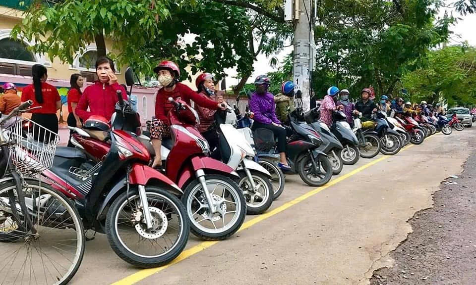 Thông báo gây thiện cảm từ một trường tiểu học ở tỉnh nghèo - Ảnh 2.