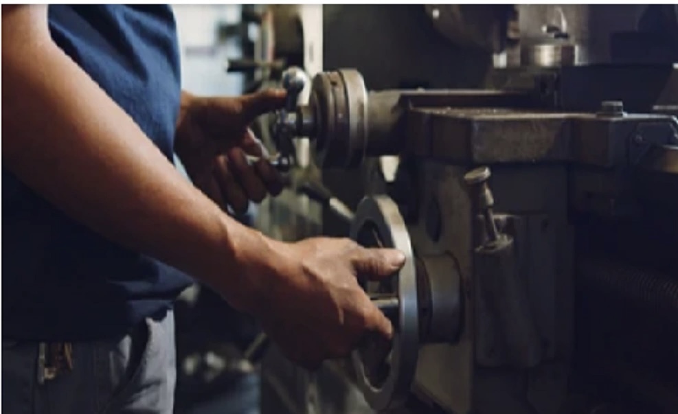 Thạc sĩ tài chính đi bưng lẩu, kỹ sư điện tử đi làm diễn viên quần chúng, tiến sĩ đi rửa bát thuê: Cơn ác mộng mang tên “thừa bằng cấp, thiếu việc làm” ở xứ tỷ dân - Ảnh 2.