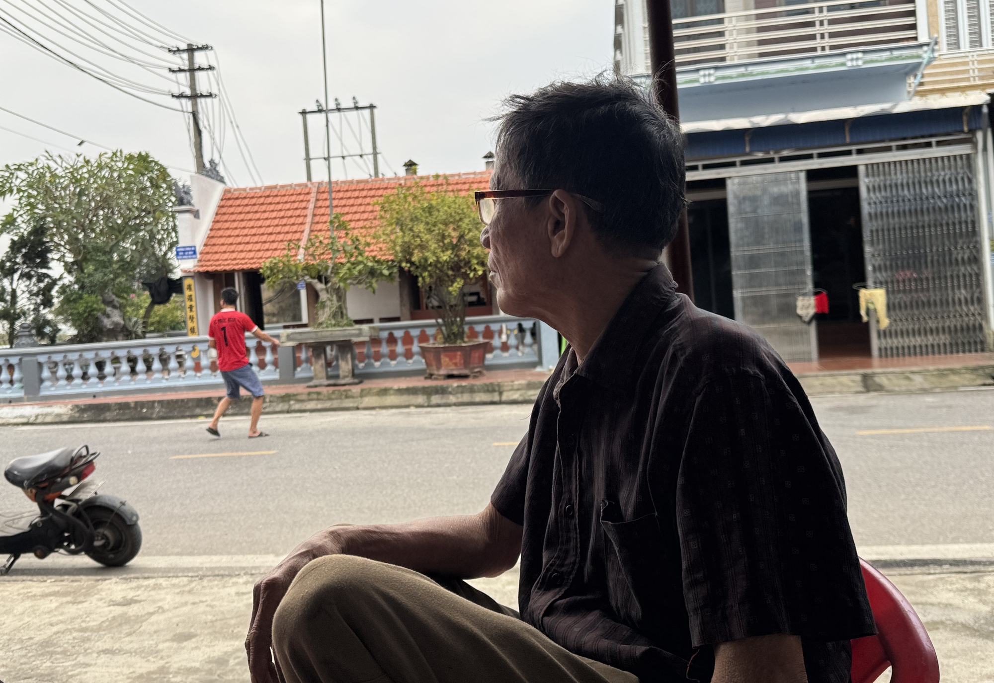 Vụ chú rể nghi nhảy cầu trong ngày đón dâu: Hàng xóm tiết lộ buổi tối trước ngày xảy ra sự việc và cuộc trò chuyện cuối cùng với mẹ của nạn nhân - Ảnh 1.