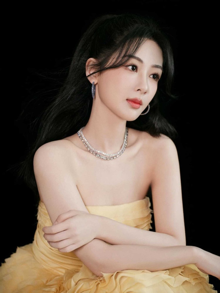 3 thói quen dưỡng da của Dương Tử: bí quyết để làn da luôn căng bóng, tươi trẻ - Ảnh 2. 3 thói quen dưỡng da của Dương Tử: bí quyết để làn da luôn căng bóng, tươi trẻ - Ảnh 2.