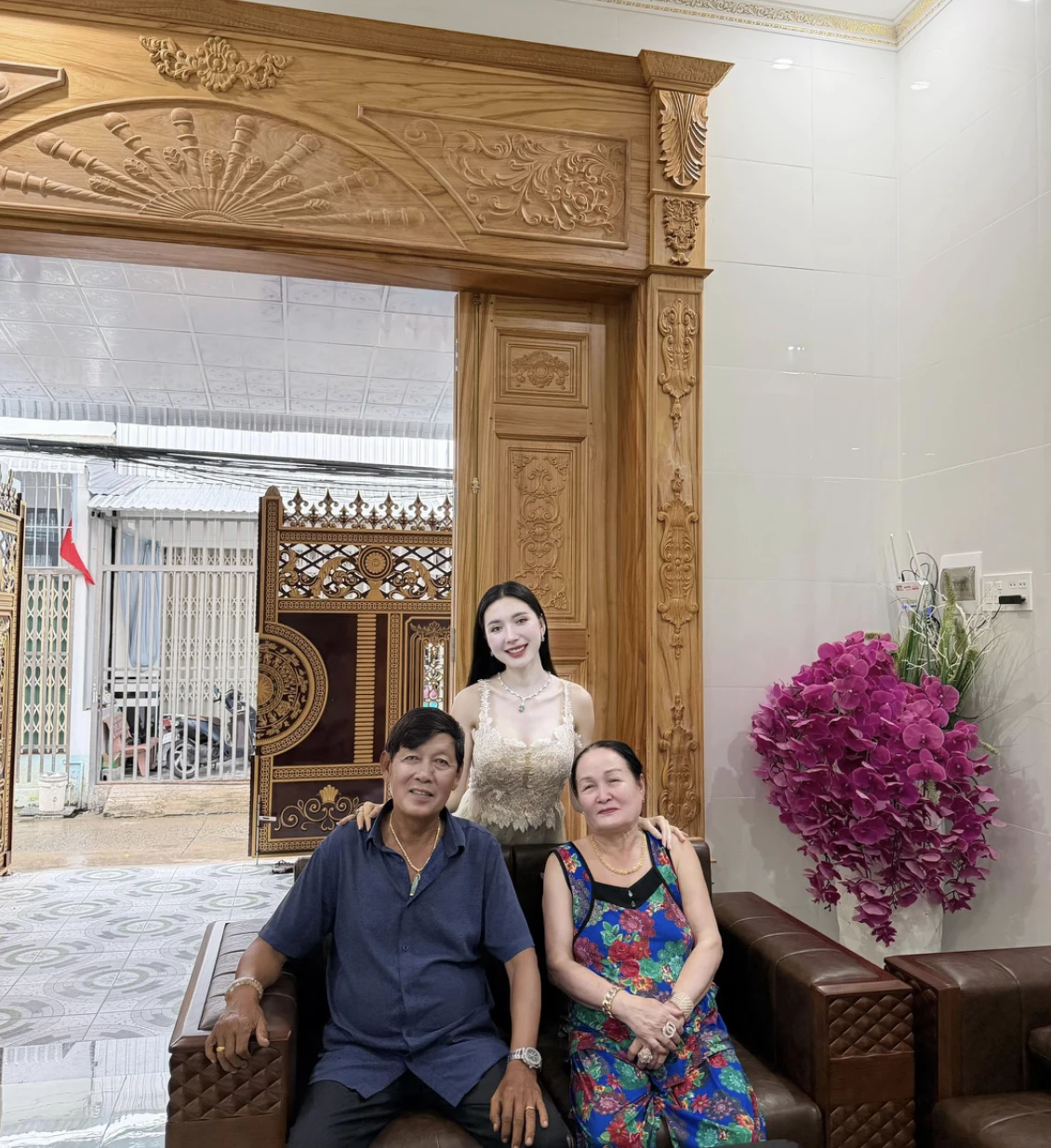 Thực hư &quot;phú bà Cần Thơ&quot; Ngân Collagen vẫn khoe nhà mới, công ty hoành tráng giữa ồn ào? - Ảnh 3.