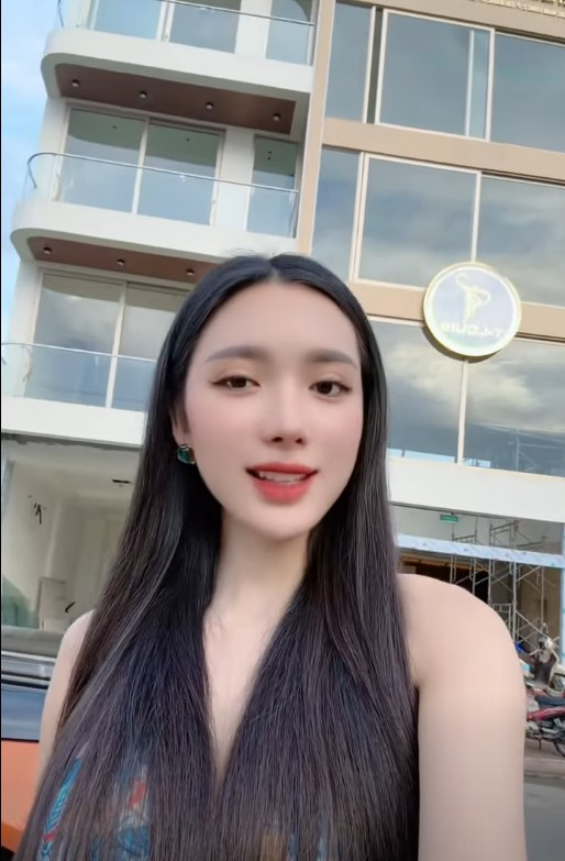 Thực hư &quot;phú bà Cần Thơ&quot; Ngân Collagen vẫn khoe nhà mới, công ty hoành tráng giữa ồn ào? - Ảnh 2.