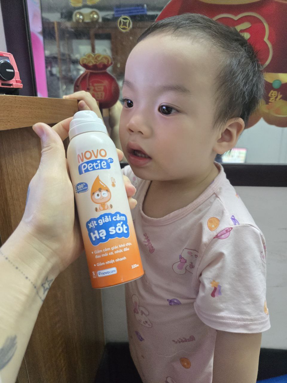 Review Xịt giải cảm hạ sốt Novopetie: Hạ nhanh 0,4 độ và duy trì được lâu, mẹ nên 