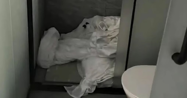 Bị từ chối hủy đặt phòng, khách cố tình xả nước làm ngập phòng khách sạn, sau đó phải đền gấp gần 300 lần số tiền ban đầu - Ảnh 2.