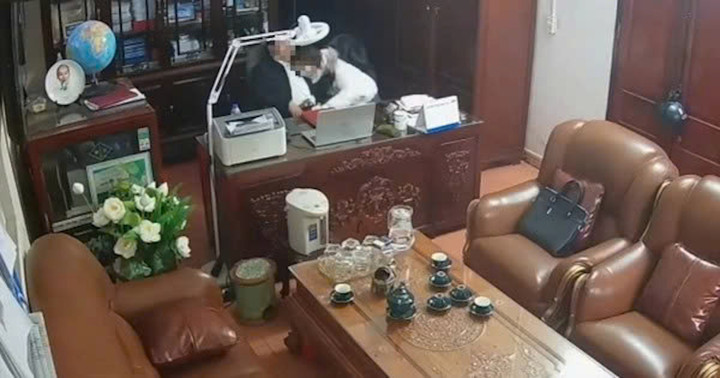 Đề nghị làm rõ động cơ phát tán clip người đàn ông 'thân mật' với nhiều phụ nữ - Ảnh 1.