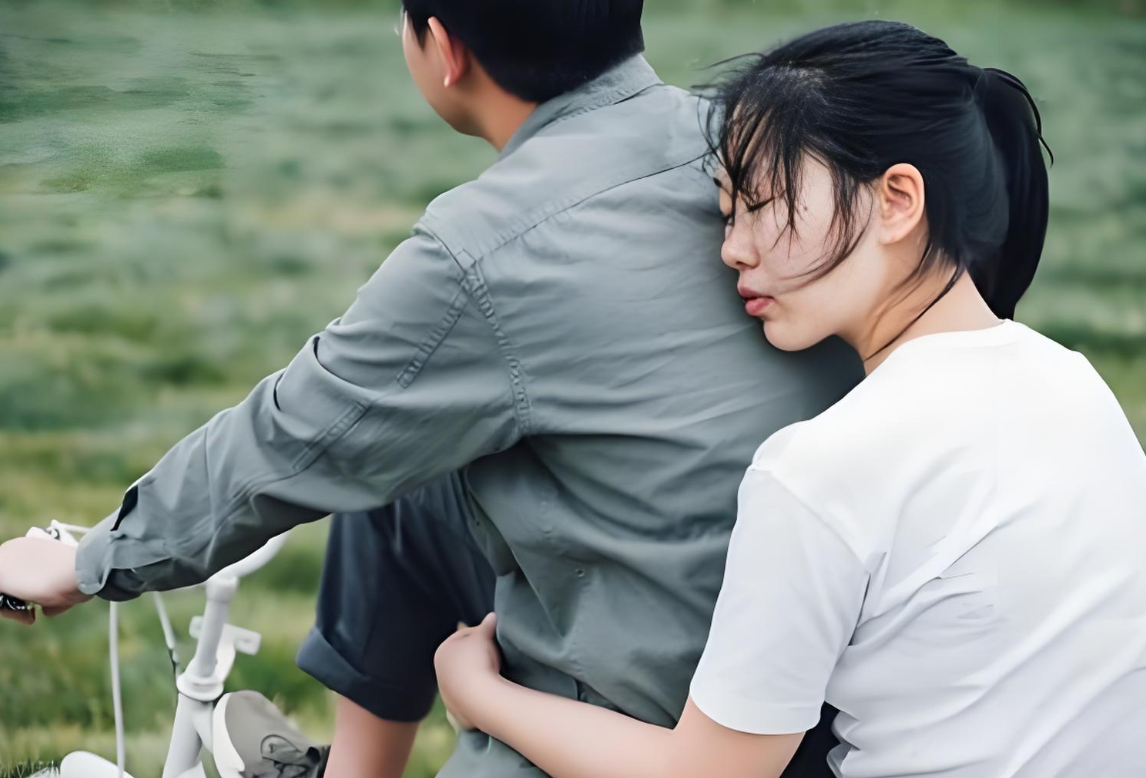 Lần đi ăn với bạn bè, tôi thấy người yêu thanh toán hóa đơn mà tay run rẩy khiến trái tim tôi thắt lại- Ảnh 1. Lần đi ăn với bạn bè, tôi thấy người yêu thanh toán hóa đơn mà tay run rẩy khiến trái tim tôi thắt lại- Ảnh 1.