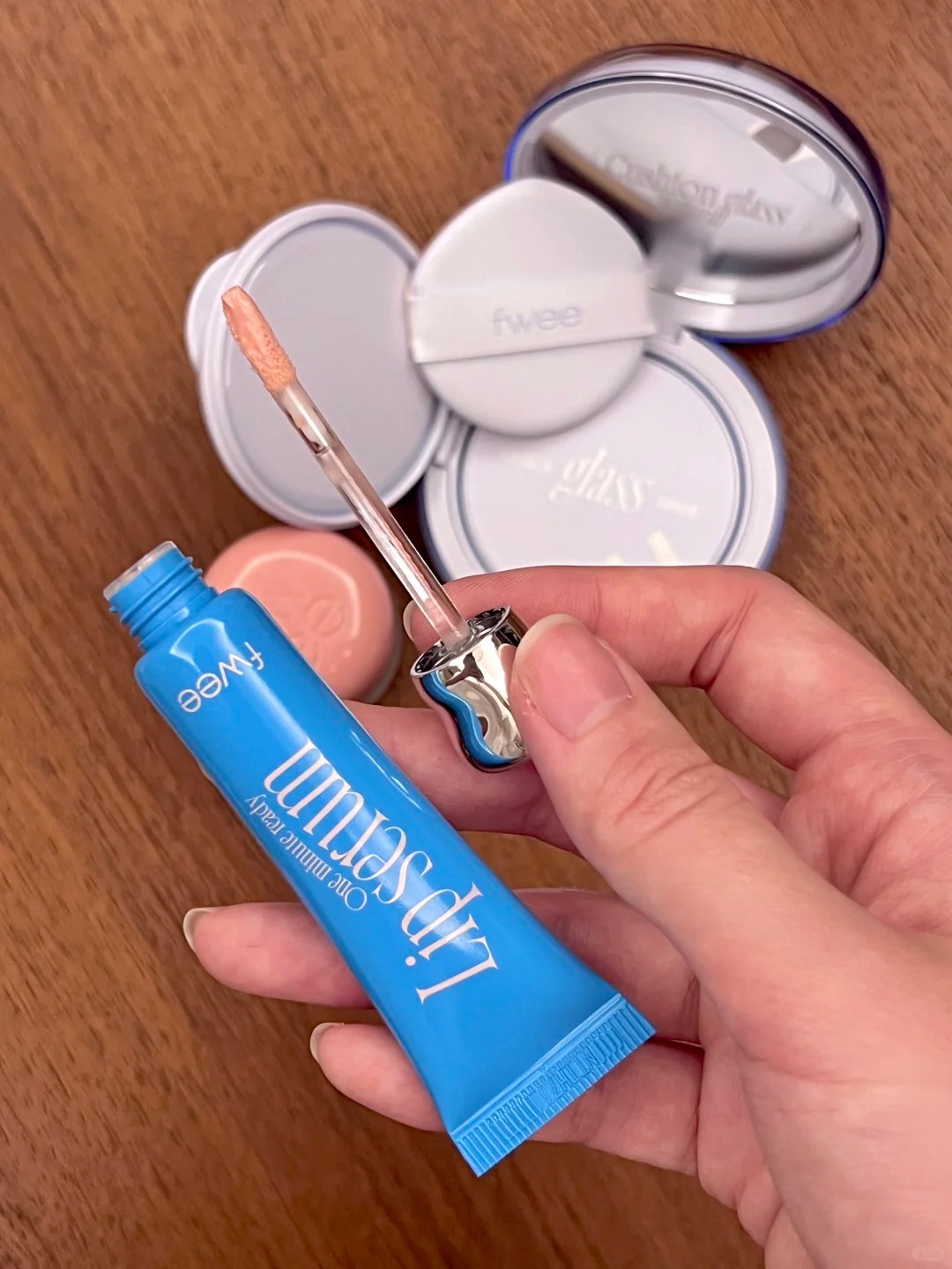 Từ bỏ son dưỡng, 5 serum dưỡng môi này vẫn giúp bạn có đôi môi căng mọng bất ngờ - Ảnh 3.