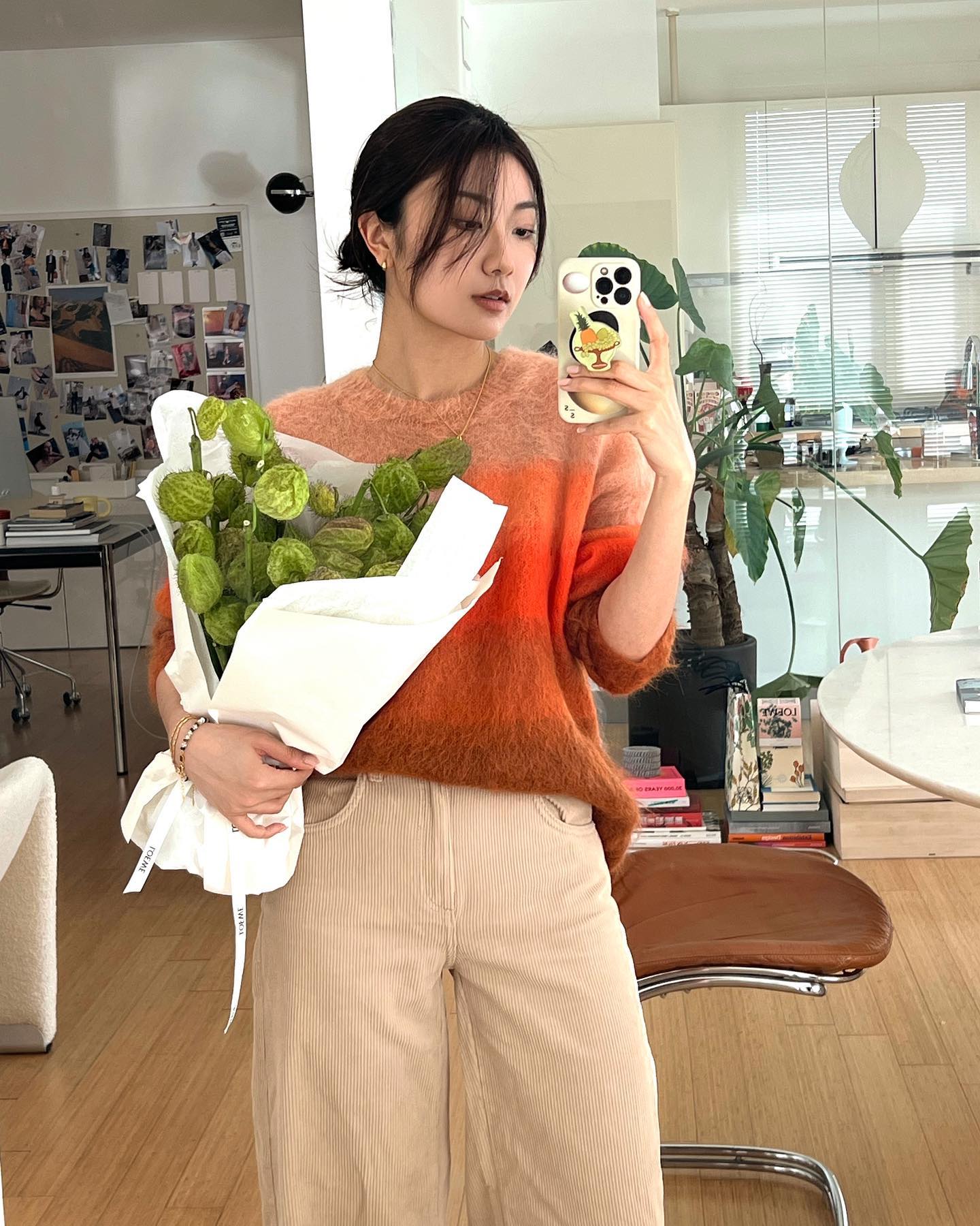 Tủ đồ của chị em cần có 5 item màu sắc này để phong cách trẻ trung, nổi bật hơn- Ảnh 1.