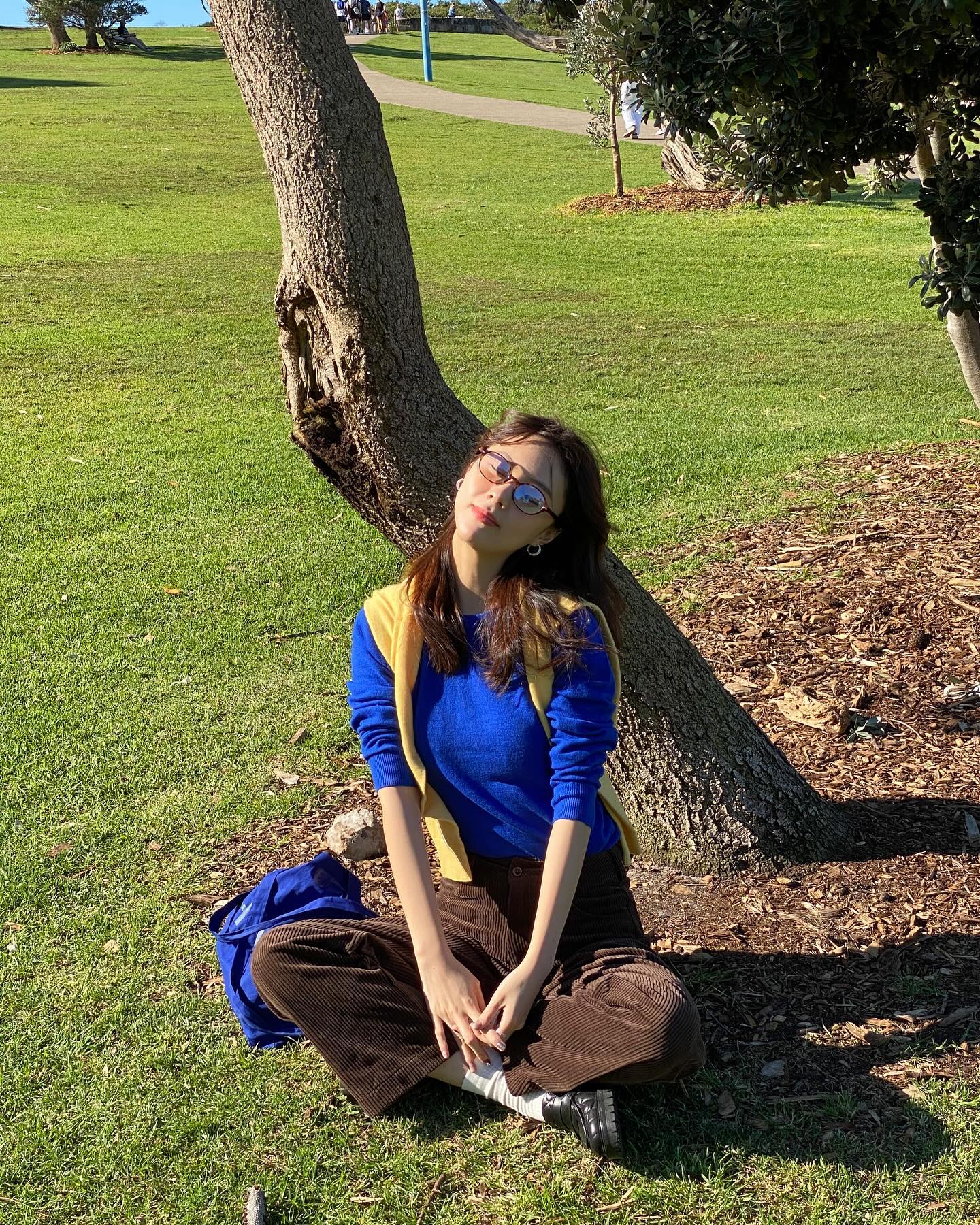 Tủ đồ của chị em cần có 5 item màu sắc này để phong cách trẻ trung, nổi bật hơn- Ảnh 2.