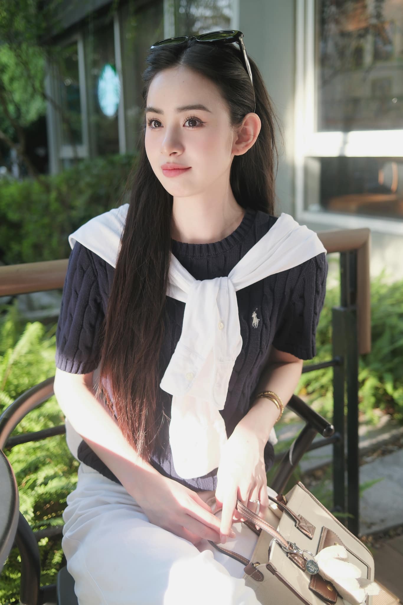 Thế nào là đỉnh cao phối đồ: Dâu hào môn Hương Liên diện toàn item màu trung tính mà bộ nào cũng sang tuyệt đối- Ảnh 10.