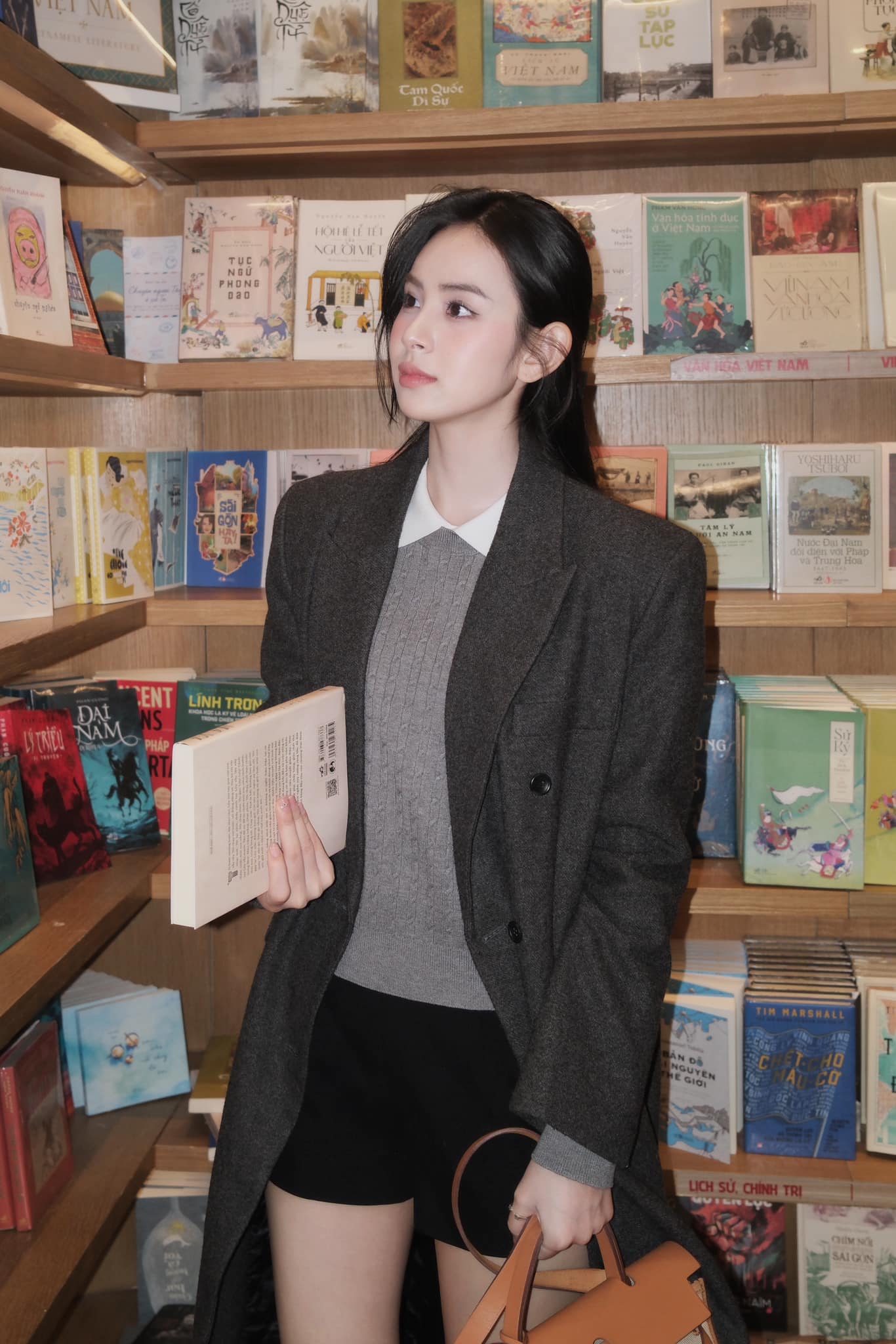 Thế nào là đỉnh cao phối đồ: Dâu hào môn Hương Liên diện toàn item màu trung tính mà bộ nào cũng sang tuyệt đối- Ảnh 5.