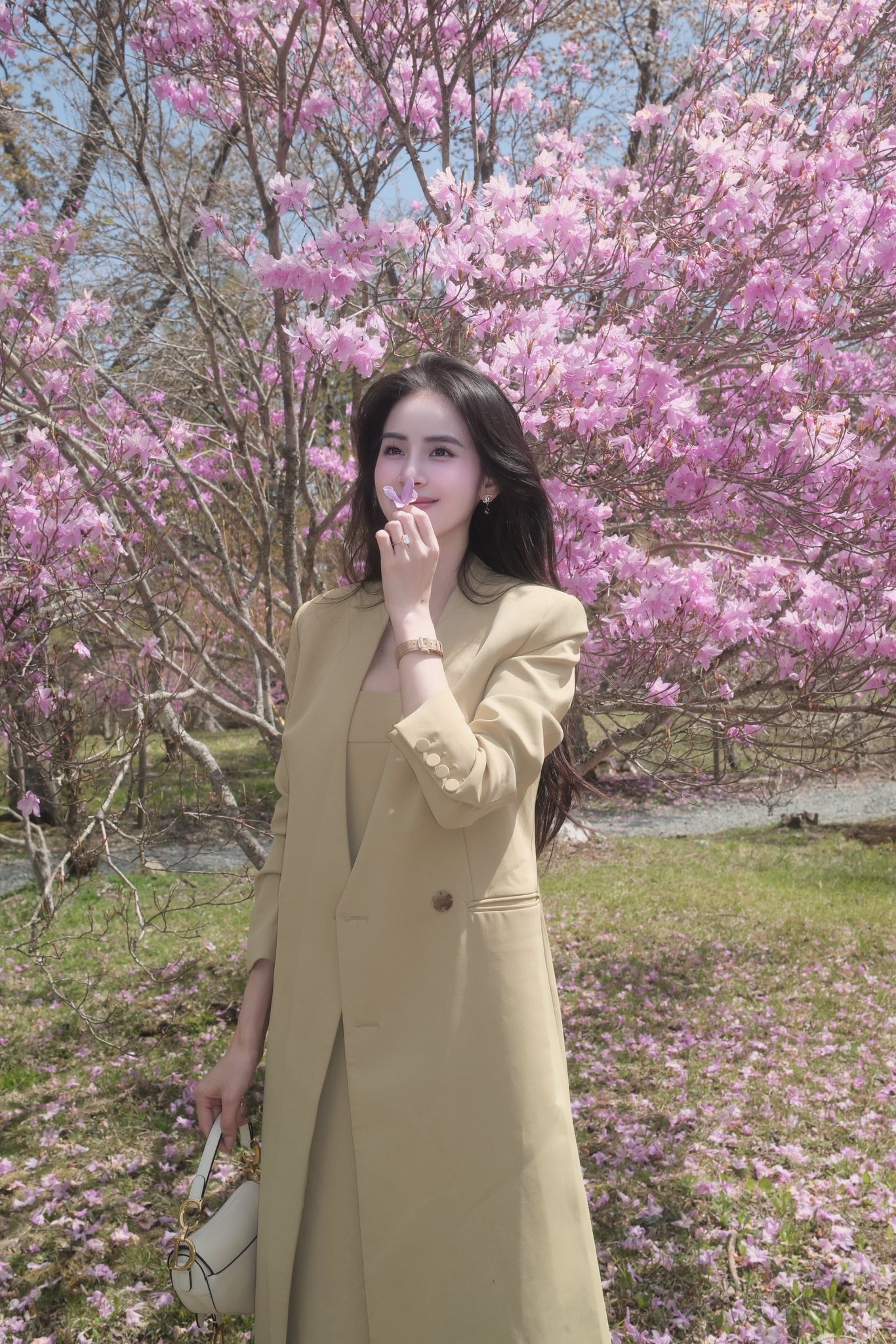 Thế nào là đỉnh cao phối đồ: Dâu hào môn Hương Liên diện toàn item màu trung tính mà bộ nào cũng sang tuyệt đối- Ảnh 2.