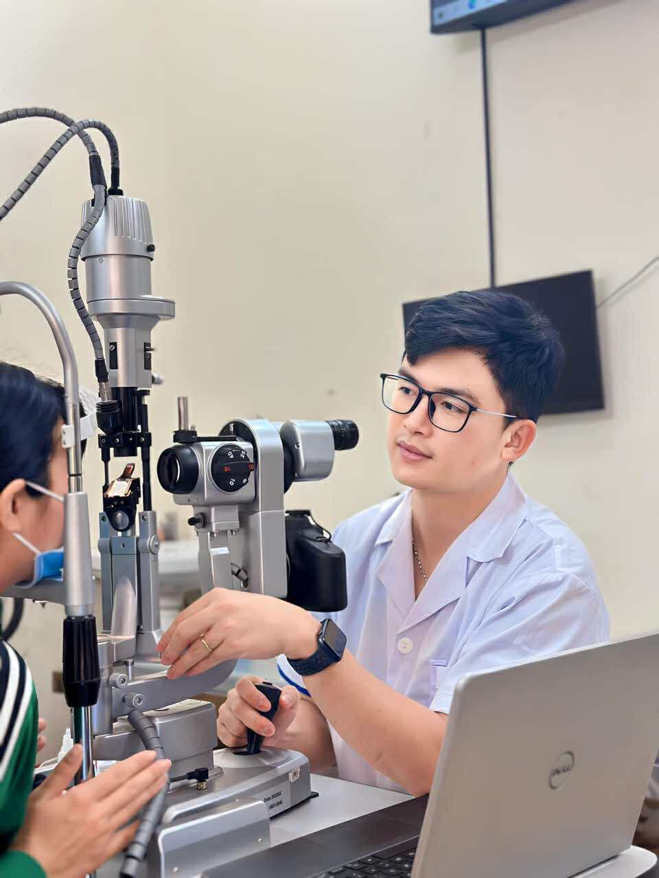 Cựu thí sinh Olympia visual như nam thần, giờ là bác sĩ 4 lần lên truyền hình, vợ đẹp tiết lộ: &quot;Khoe ảnh vui vui, ai dè... HOT&quot; - Ảnh 6.