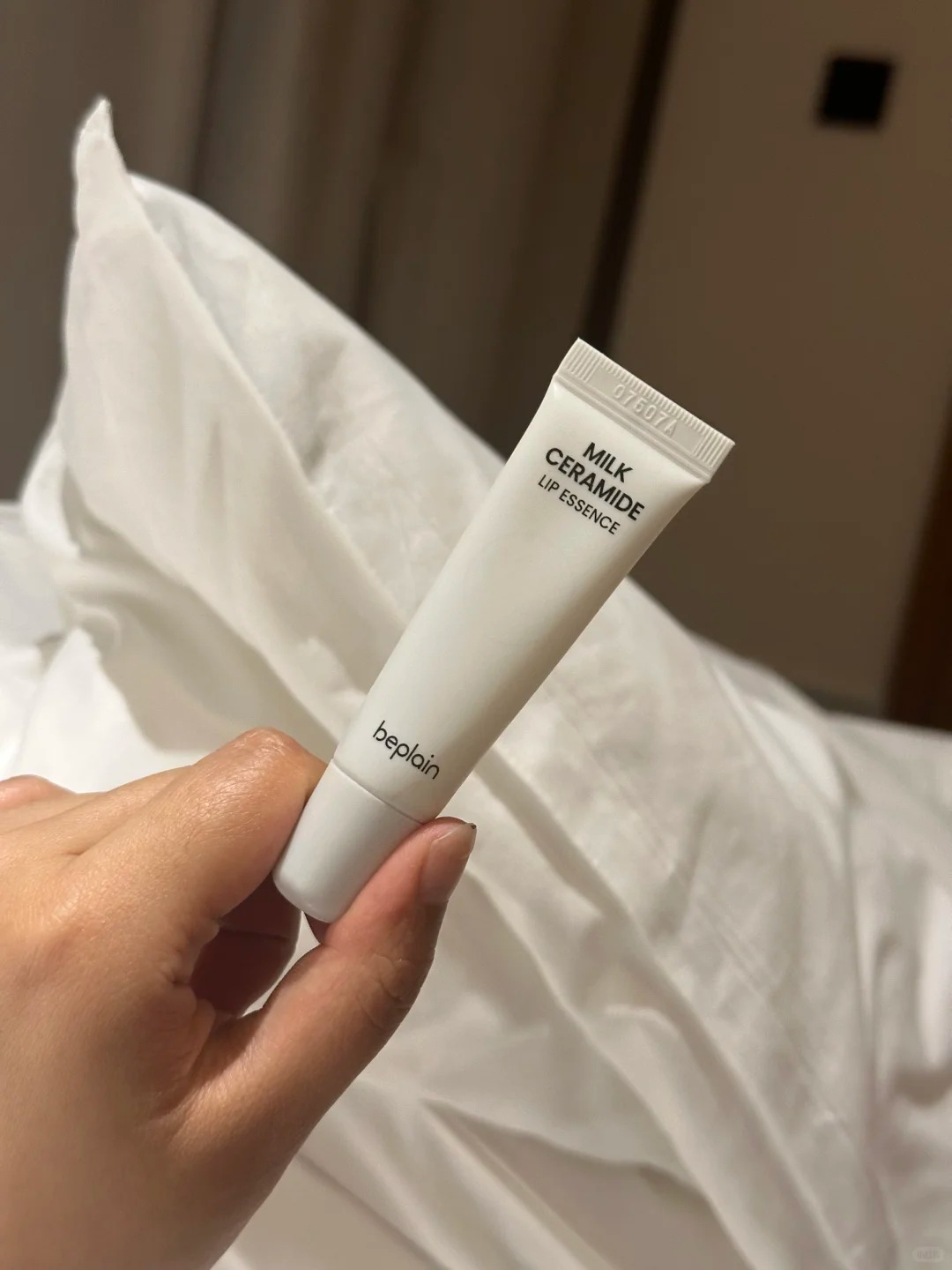 Từ bỏ son dưỡng, 5 serum dưỡng môi này vẫn giúp bạn có đôi môi căng mọng bất ngờ - Ảnh 7.