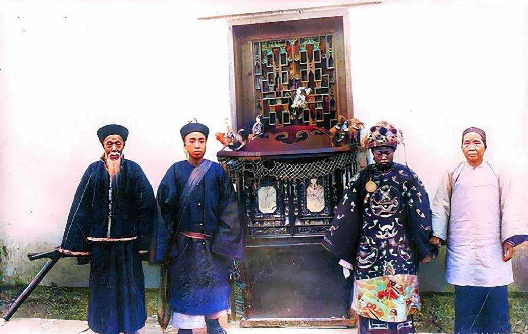 Bộ ảnh hiếm chụp thời nhà Thanh hơn 100 năm trước: Ngỡ ngàng trước nhan sắc giai nhân đứng cạnh Từ Hi Thái hậu- Ảnh 6.