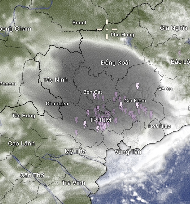 Sáng nay, TP.HCM mưa lớn, sấm sét nhiều nơi - Ảnh 1. Sáng nay, TP.HCM mưa lớn, sấm sét nhiều nơi - Ảnh 1.