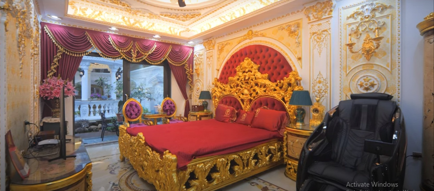 Biệt thự dát vàng nổi tiếng nhất Bắc Ninh, riêng bộ bàn ghế đã 1 tỷ đồng- Ảnh 11. Biệt thự dát vàng nổi tiếng nhất Bắc Ninh, riêng bộ bàn ghế đã 1 tỷ đồng- Ảnh 11.