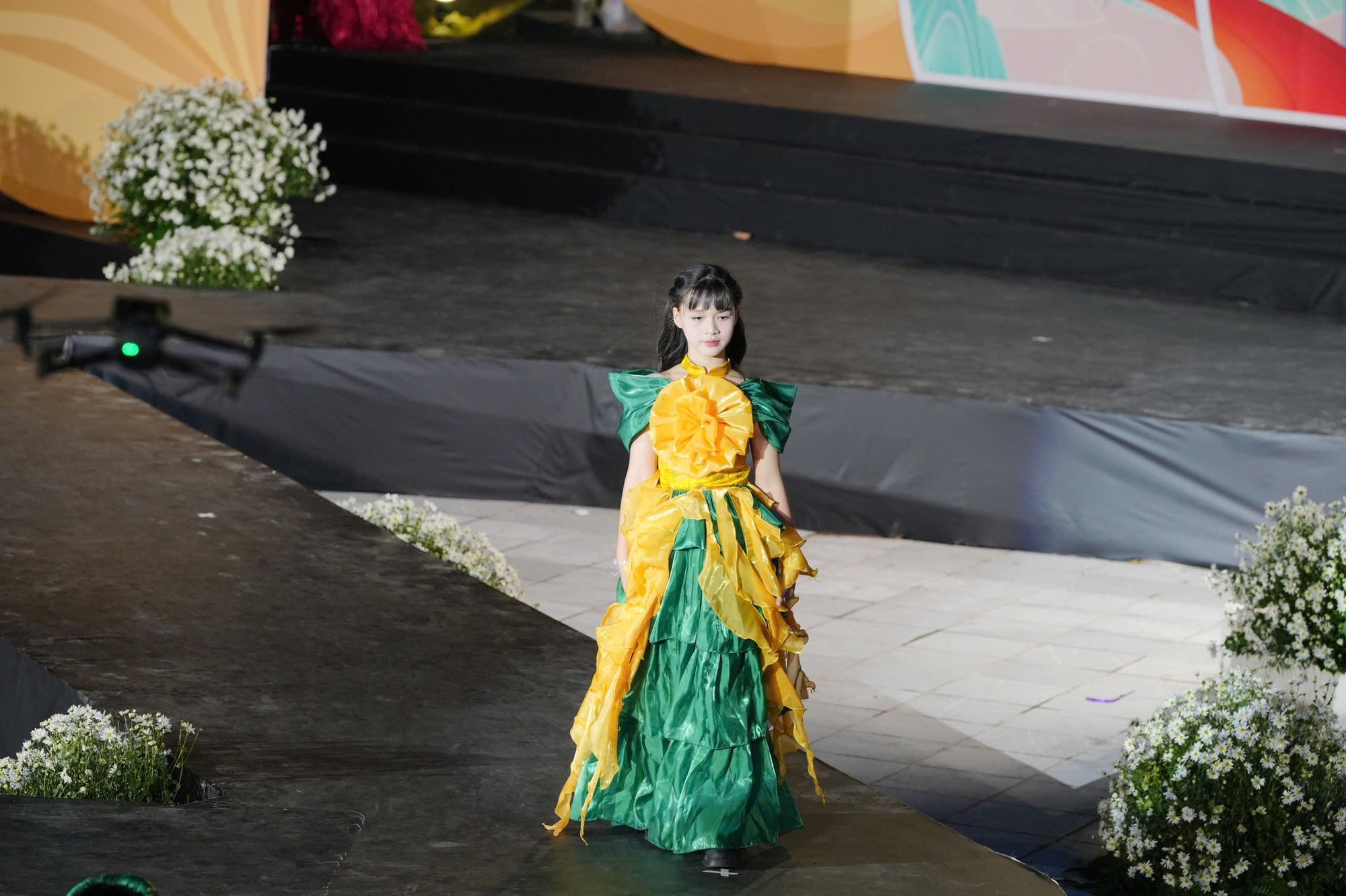 &ldquo;Duy&ecirc;n d&aacute;ng N&eacute;t Việt&rdquo; - s&agrave;n diễn ấn tượng tại chung kết 