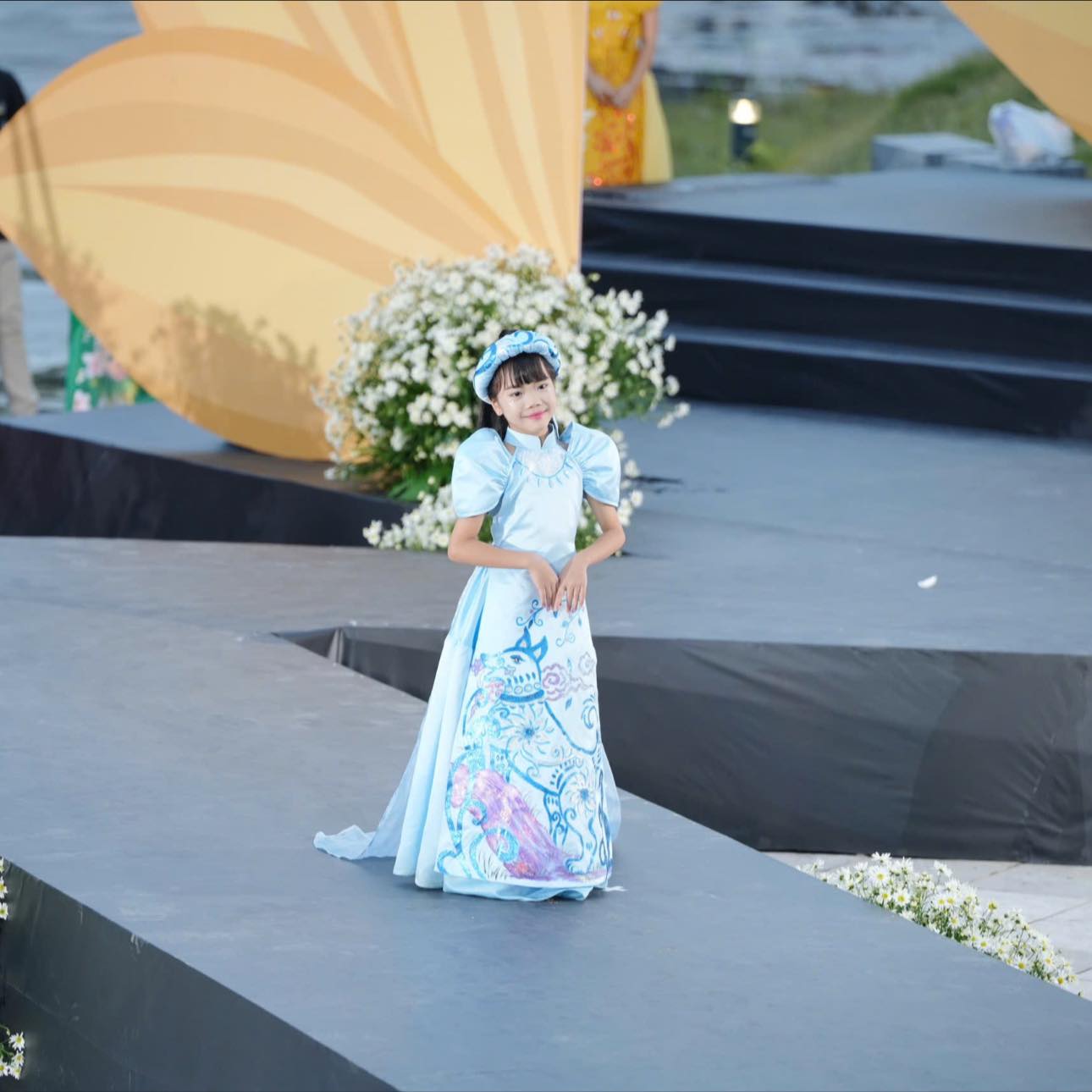 &ldquo;Duy&ecirc;n d&aacute;ng N&eacute;t Việt&rdquo; - s&agrave;n diễn ấn tượng tại chung kết 