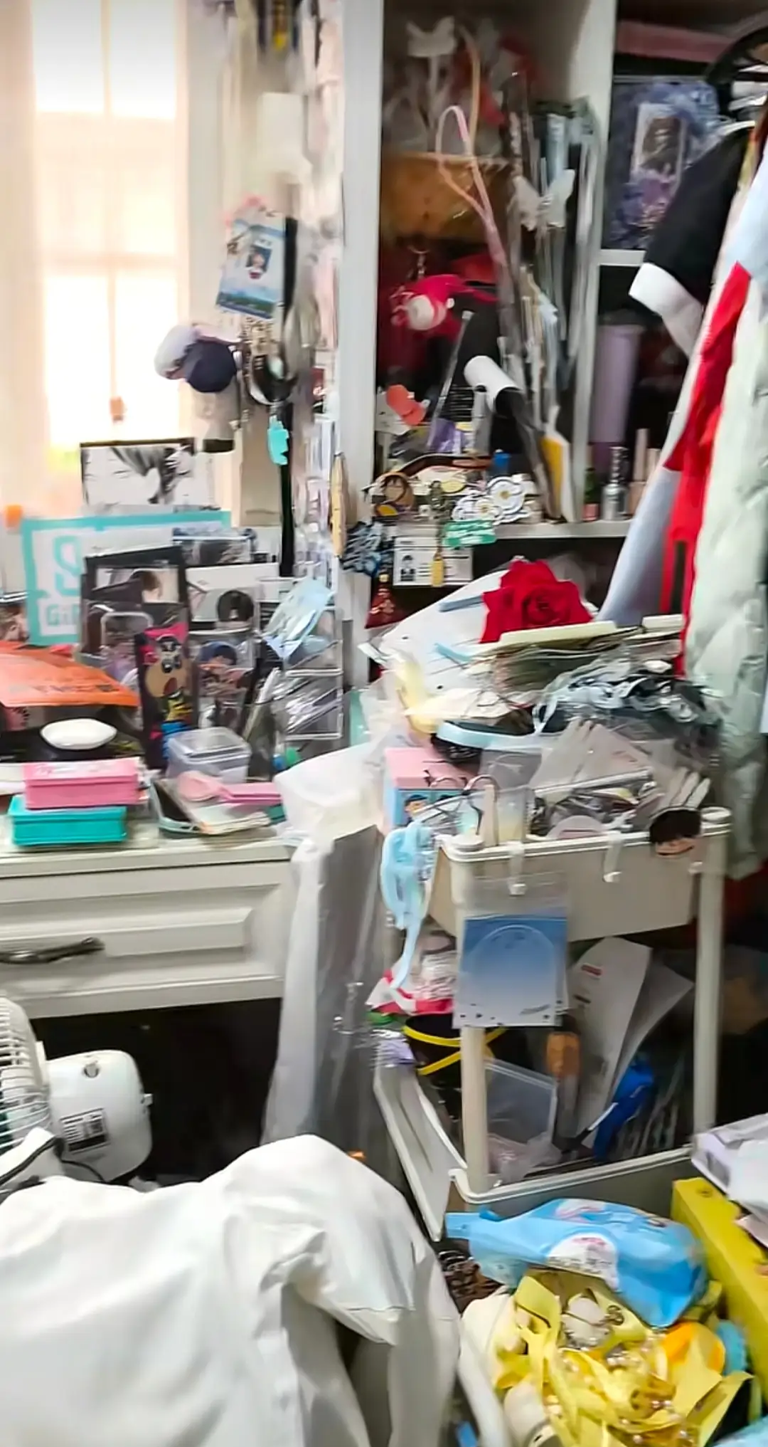 &quot;Ai lấy con tôi chắc khổ&quot; - bà mẹ than trời khi vào phòng của con gái nhưng dân mạng đáp: Mẹ nào con nấy thôi! - Ảnh 3.