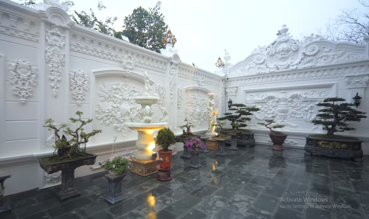 Biệt thự dát vàng nổi tiếng nhất Bắc Ninh, riêng bộ bàn ghế đã 1 tỷ đồng- Ảnh 3. Biệt thự dát vàng nổi tiếng nhất Bắc Ninh, riêng bộ bàn ghế đã 1 tỷ đồng- Ảnh 3.