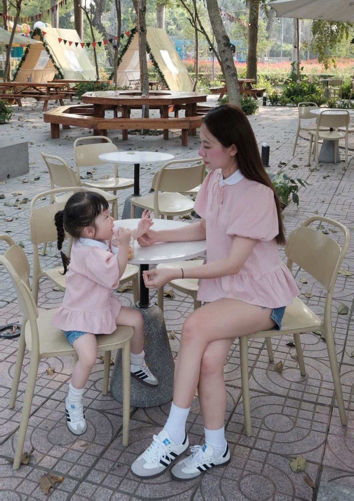 Nuôi con gái, bố mẹ phải để ý những “tiểu tiết” này để con lớn lên không mặc cảm, tự ti- Ảnh 3.