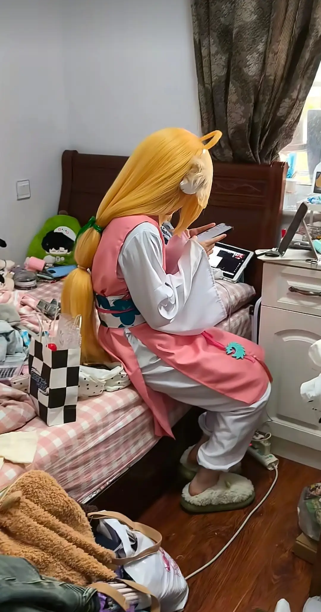 &quot;Ai lấy con tôi chắc khổ&quot; - bà mẹ than trời khi vào phòng của con gái nhưng dân mạng đáp: Mẹ nào con nấy thôi! - Ảnh 2.