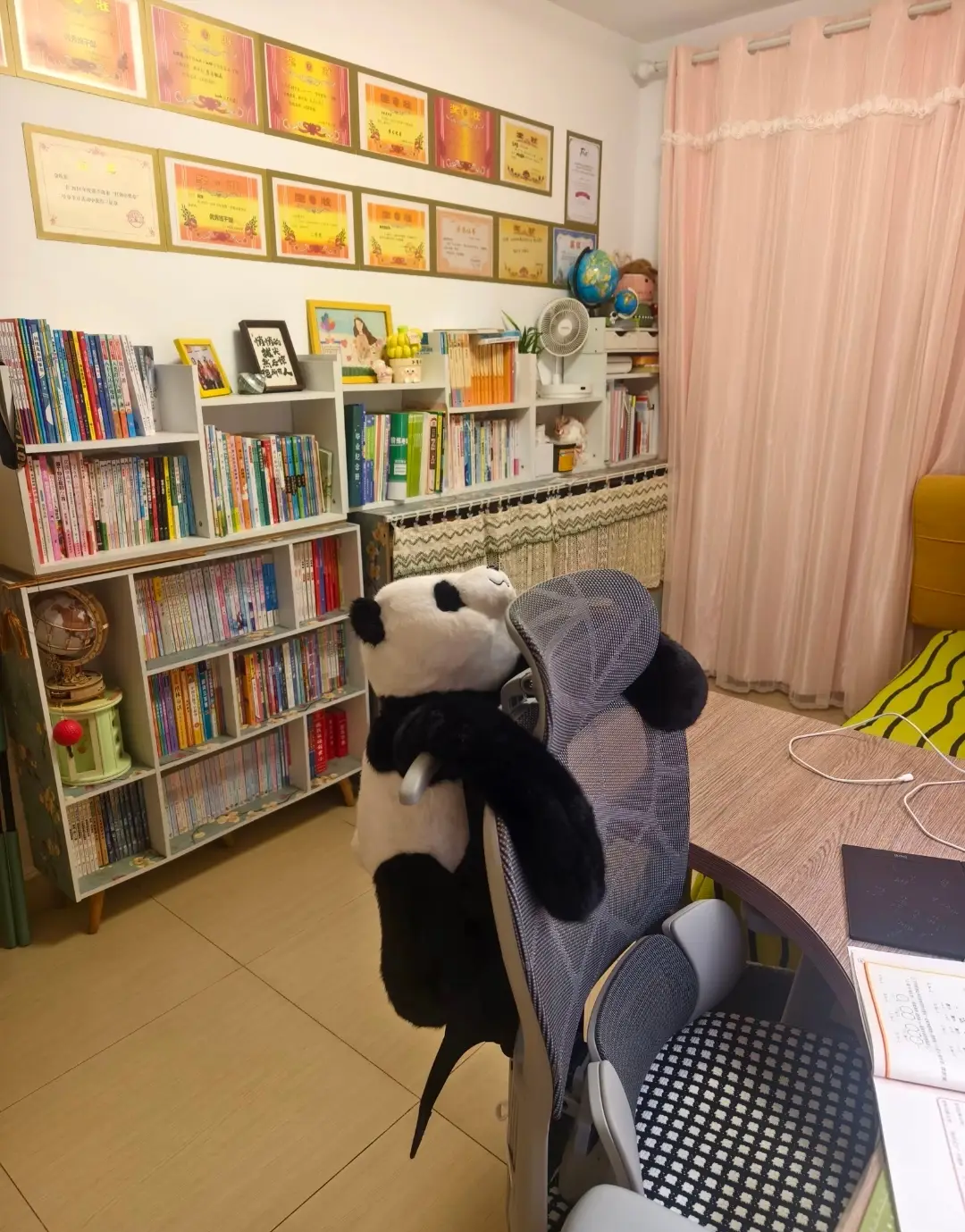 &quot;Ai lấy con tôi chắc khổ&quot; - bà mẹ than trời khi vào phòng của con gái nhưng dân mạng đáp: Mẹ nào con nấy thôi! - Ảnh 4.