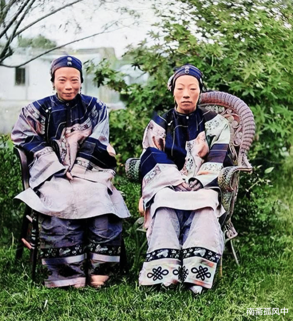 Bộ ảnh hiếm chụp thời nhà Thanh hơn 100 năm trước: Ngỡ ngàng trước nhan sắc giai nhân đứng cạnh Từ Hi Thái hậu- Ảnh 7.